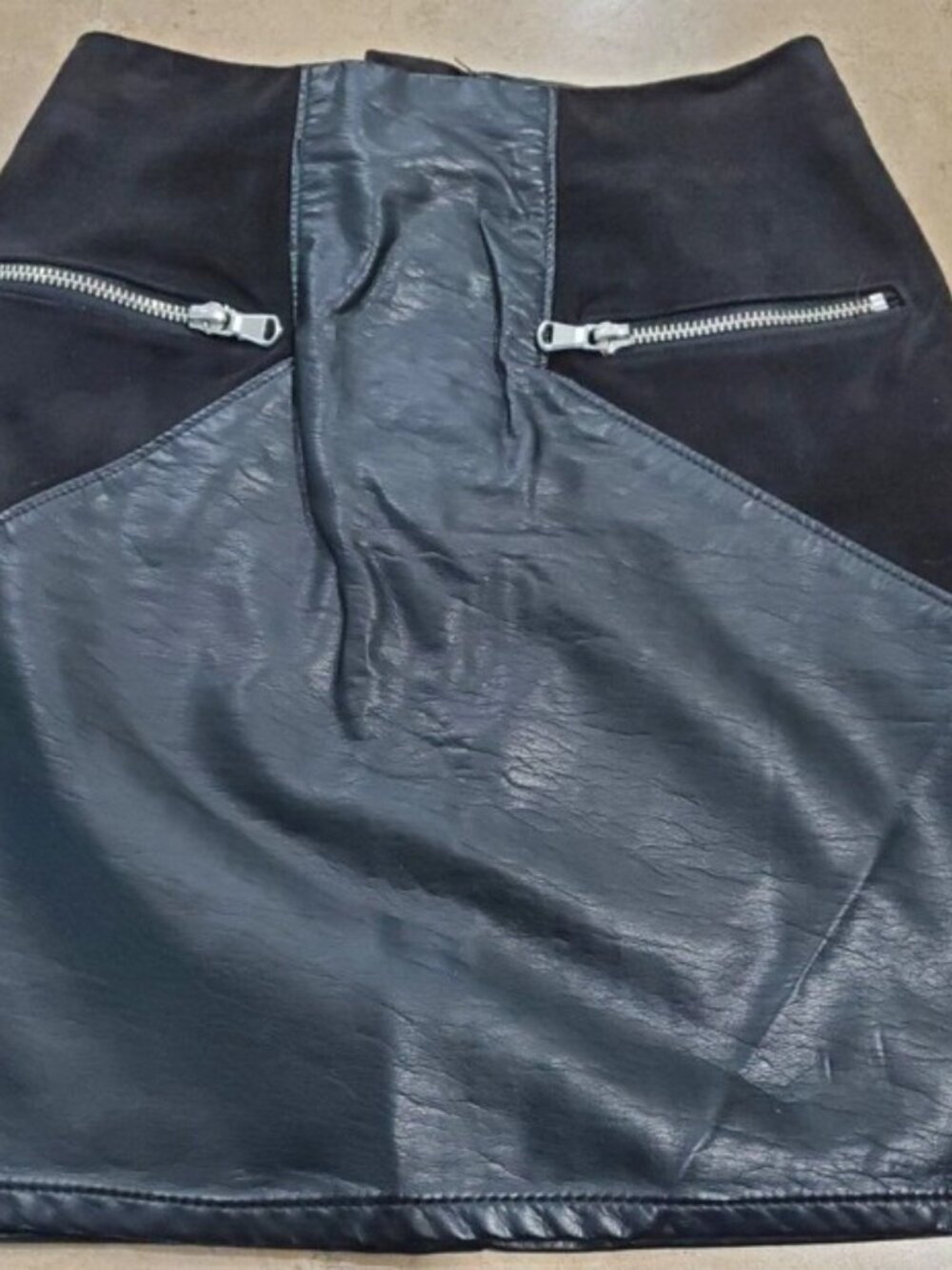 Divided by H&M Faux Leather and Suede Black w Silver Zip Mini Skirt - 2